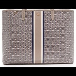 TORY BURCH GEMINI LINK LARGE TOTE NWOT. Beautiful!